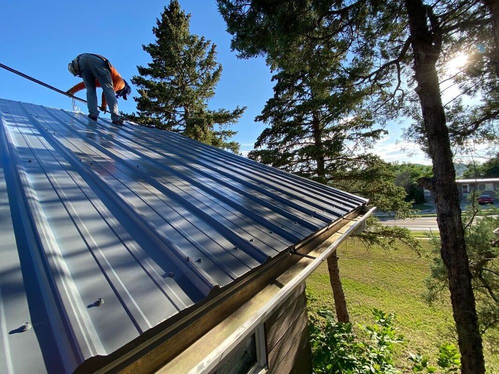 Thermal Movement: Why Metal Panels Need Clips — Before You Commit