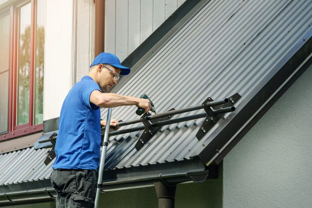 Thermal Movement: Why Metal Panels Need Clips — Budget Planning