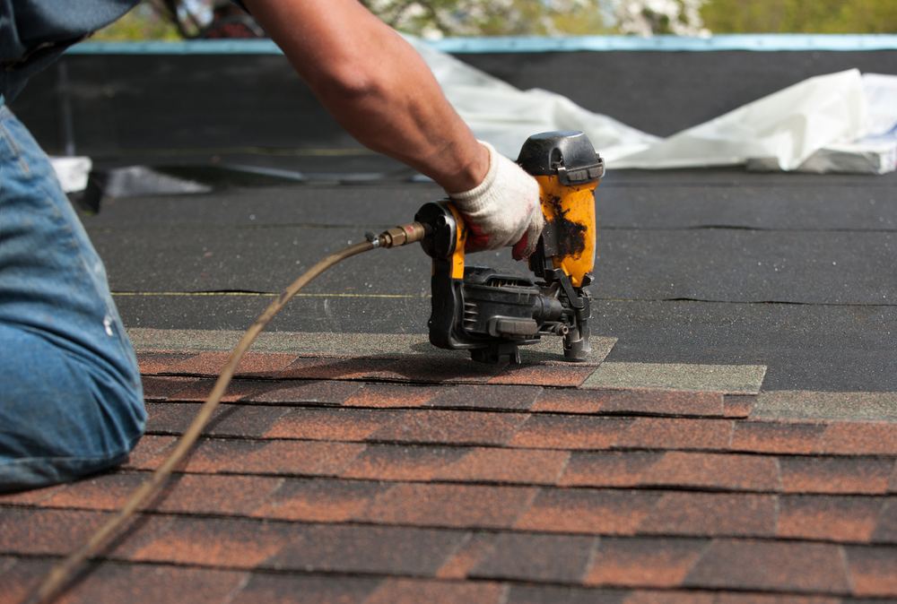 How Long Do Asphalt Shingles Last in LA? — The Short Answer