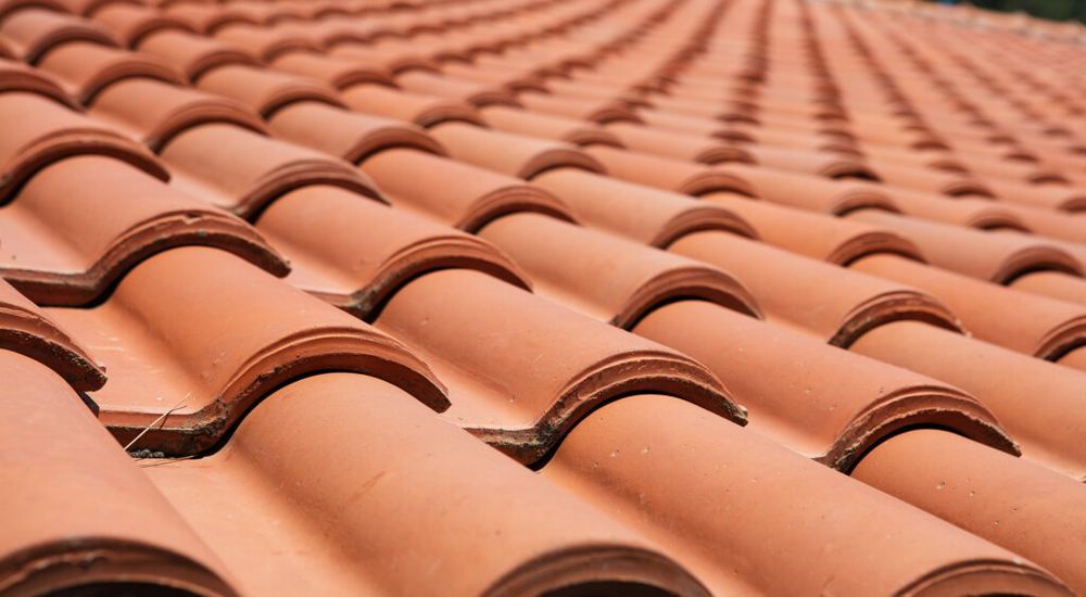 Clay vs Concrete Tile in the Studio City Climate — Homeowner Checklist